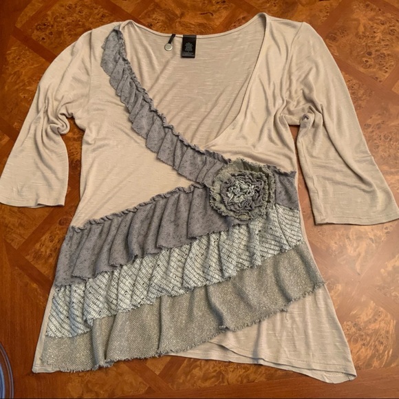 BKE Boutique Asymmetrical Top - Picture 1 of 5
